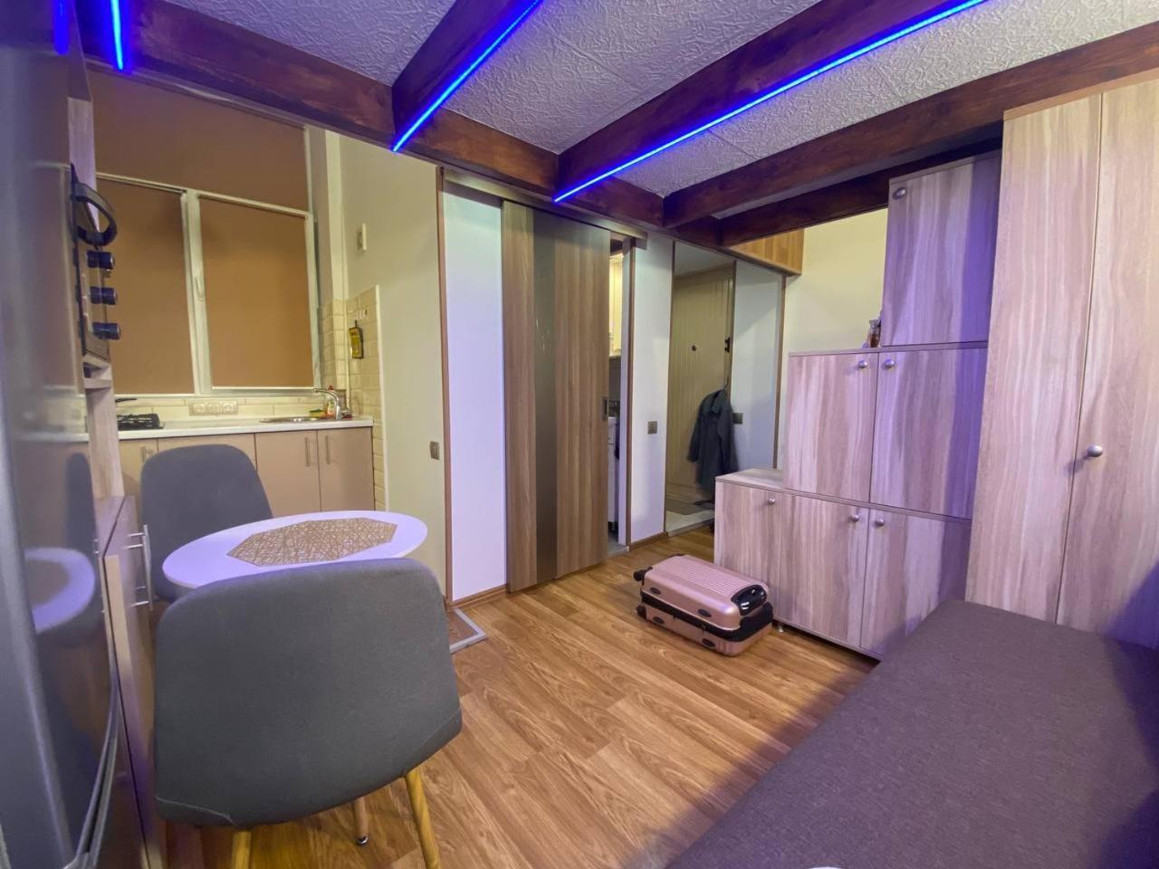 Apartment центр, галицький район, площа ринок, оперний театр, вулиця котлярська 5 Lviv
